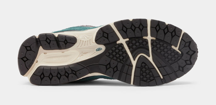 2002R Mens Running Shoes (New Spruce/Magnet)